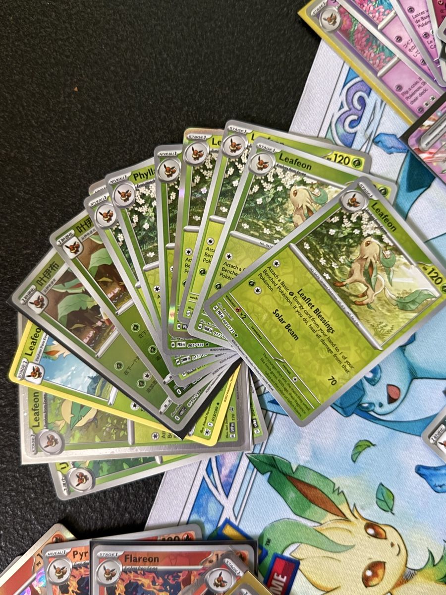 Pokémon Carte collezionabili: Pokémon - Eevee & Family 100 different  cards  – Nuovo (secondo la descrizione) da Uvrier venduto da sauma85 5