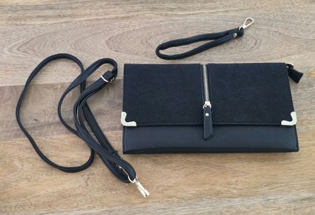Clutch Tasche schwarz mit Trageriemen und Handschlaufe