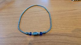 Collana girocollo in metallo con perline