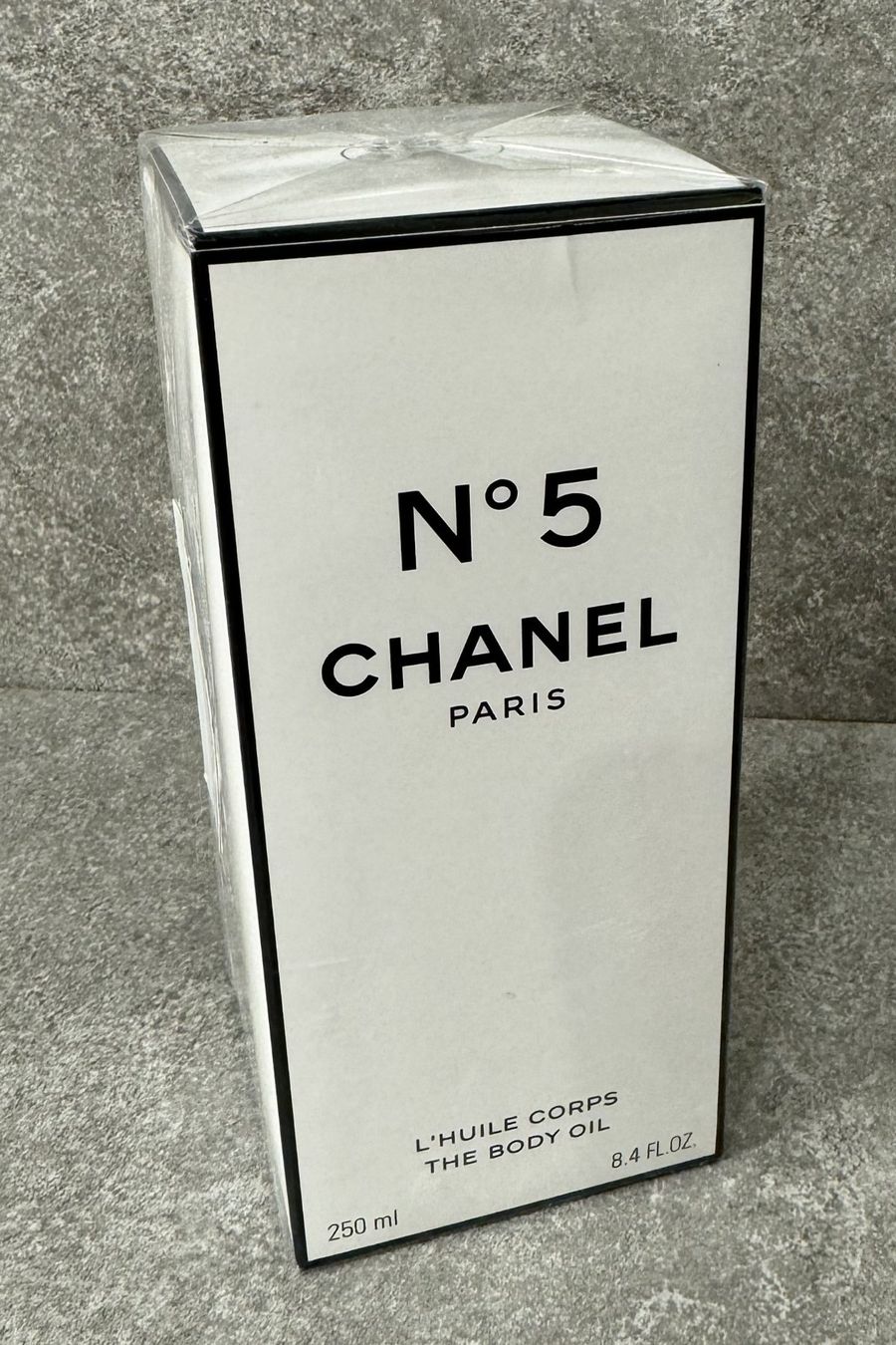 Sonstige Massage: CHANEL N°5 Body Öl, 250ml ... – Neu und originalverpackt aus Chur von Lotti12 3