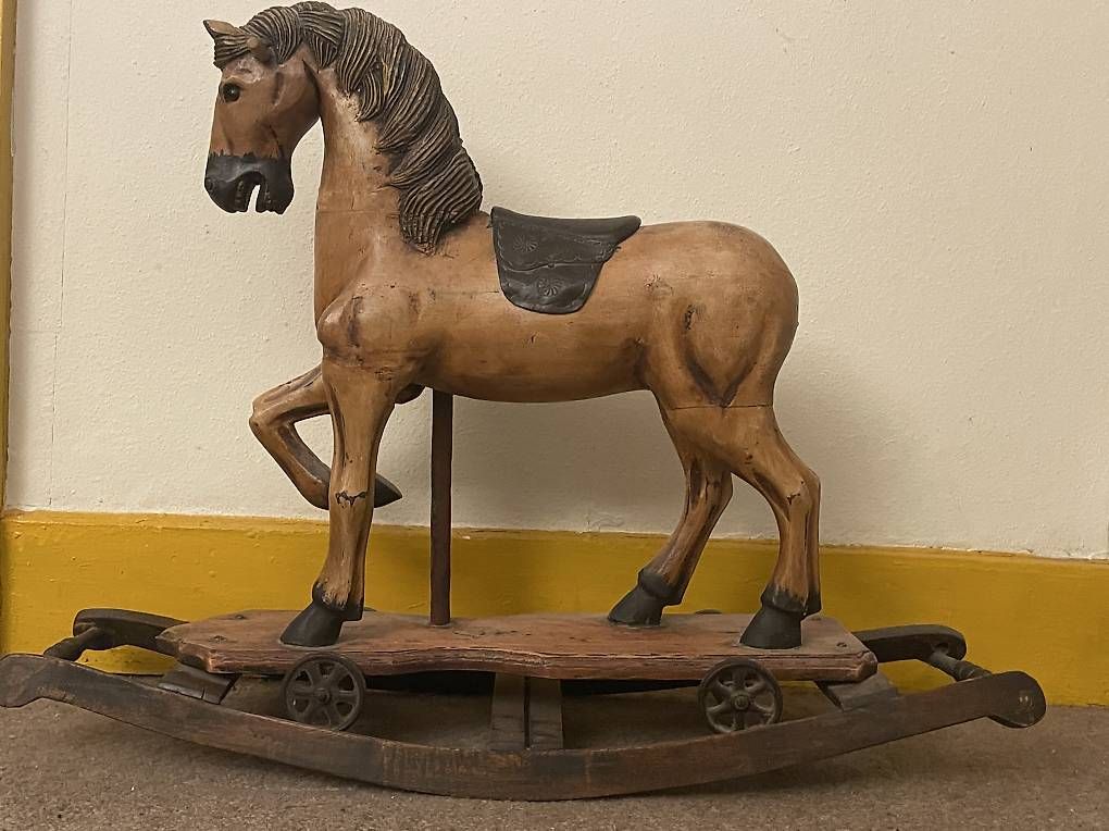 Giocattoli: Cheval à bascule ancien – Usato da Genève venduto da bleunote