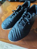 Due paia di scarpe uomo calcetto e/o rugby con caschetto