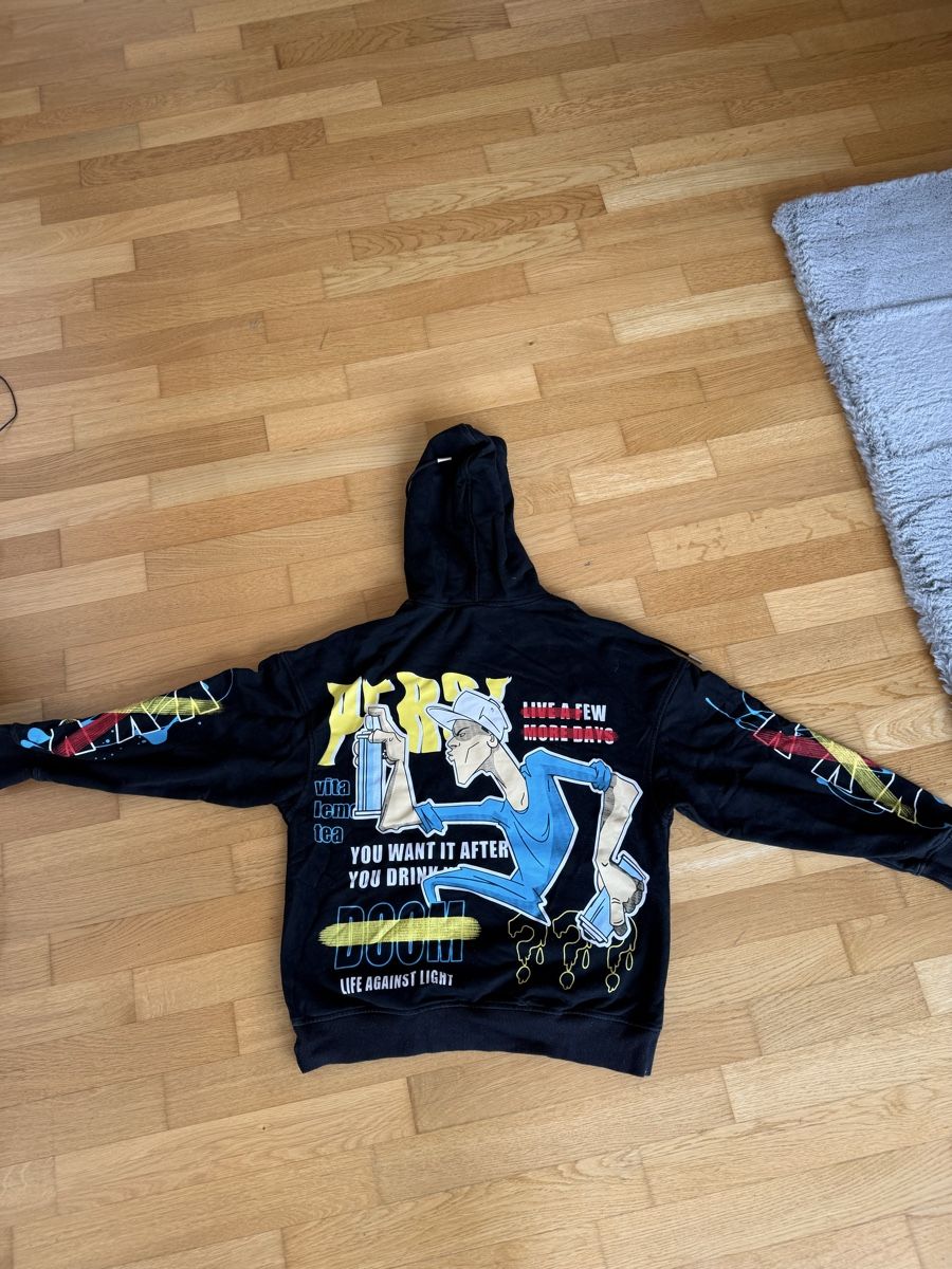 Pullover & Sweatshirts: Schwarzer Boom Shaka Laka Hoddie M – Gebraucht aus Urtenen-Schönbühl von gab_h8nb 1