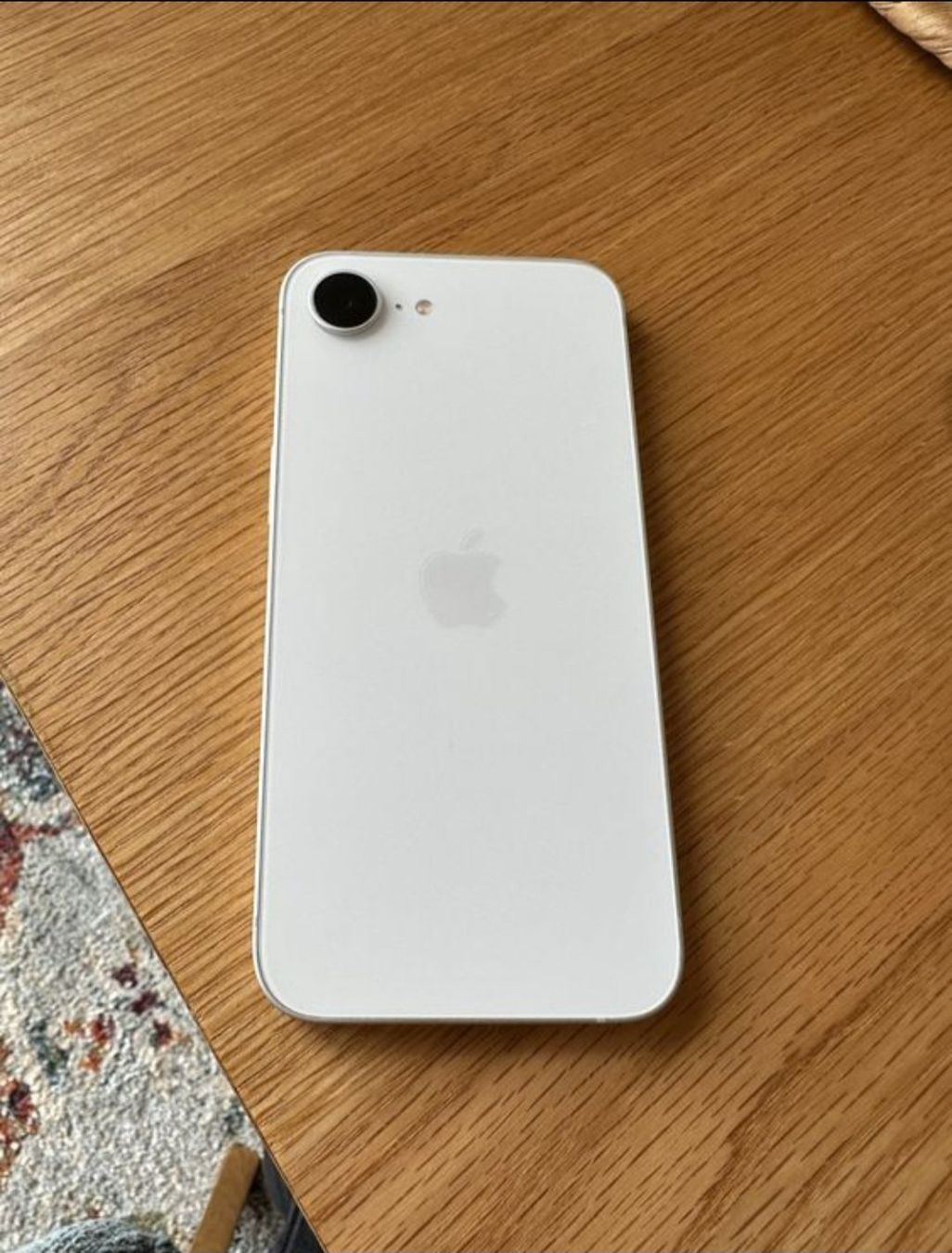 Apple Telefoni cellulari / Smartphones: Apple iPhone 16e 128GB Blanc. Batterie 100% – Usato da Neuchâtel venduto da zuh_cml9 1