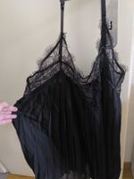 Déshabillé noir Darjeeling, plissé et dentelle, taille 42.