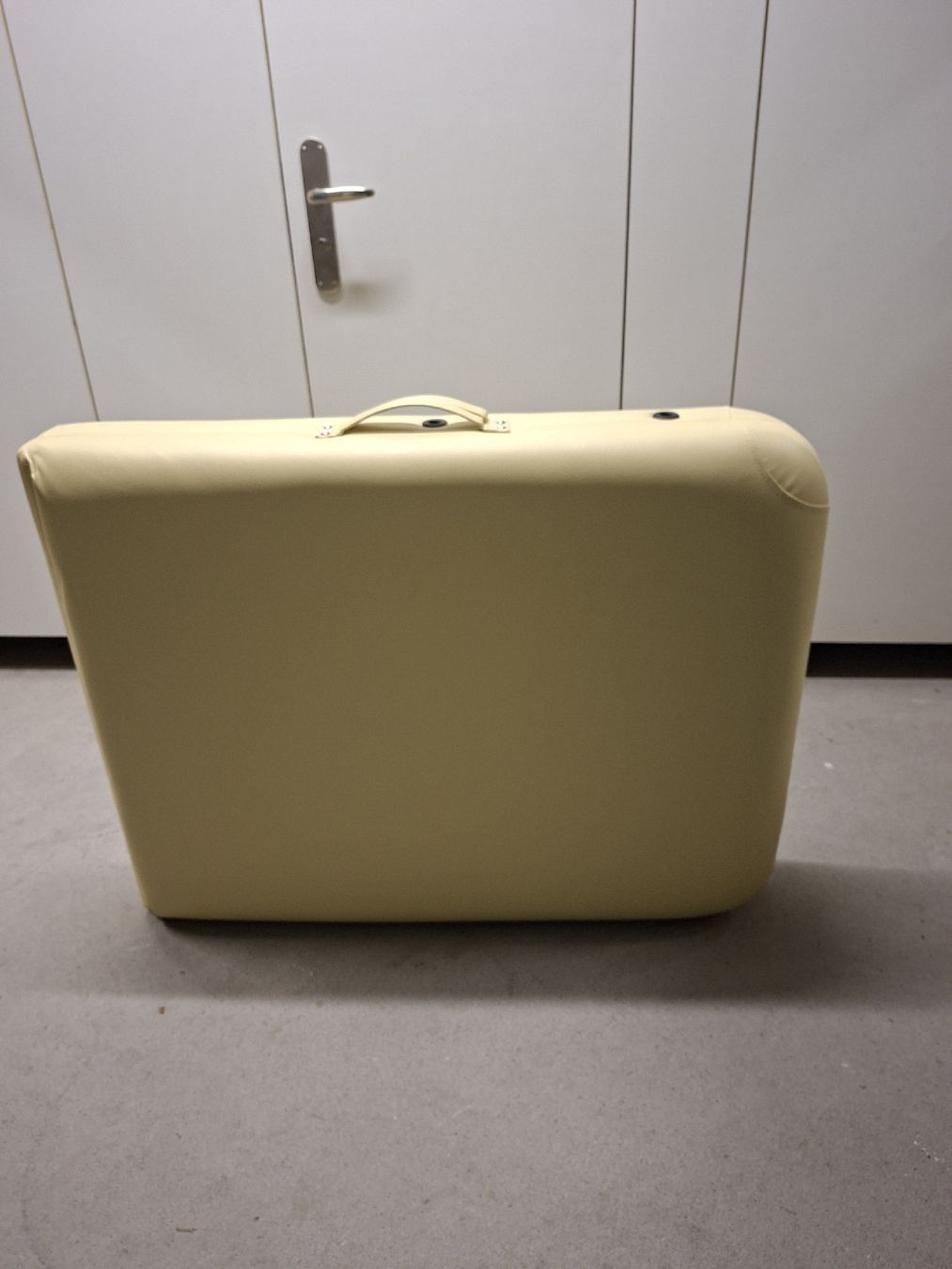 Kosmetik-& Massageliegen: Table massage/ Massageliege – Neu (gemäss Beschreibung) aus Basel von dio_wfv7 1