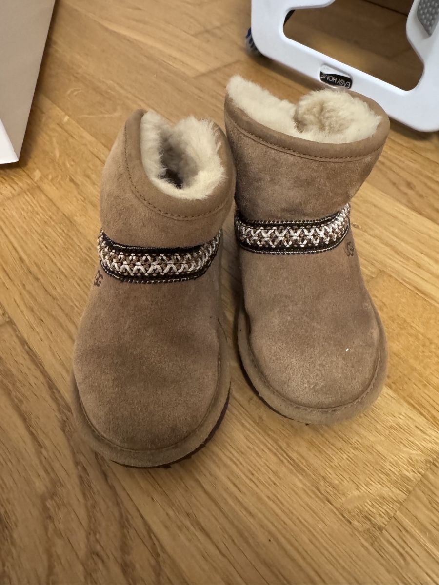 Ugg Scarpe per ragazzi: UGG Boots - size 25 – Usato da Meilen venduto da and_cg8t 2