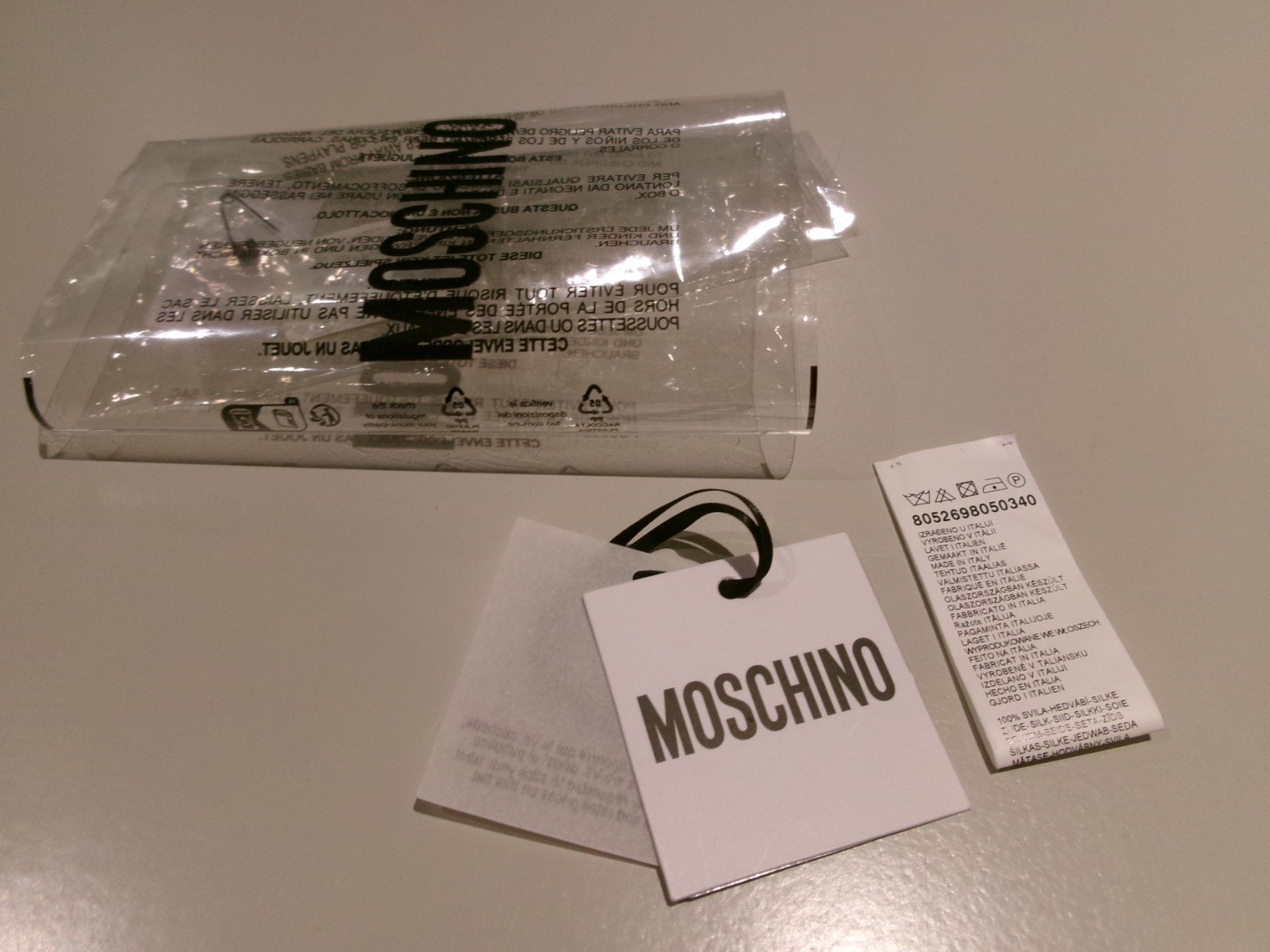 Moschino Foulards, Tücher & Schals: Moschino / Seidentuch / 50 cm / Nichtraucher – Gebraucht aus Welschenrohr von StarRecordsGmbH 2