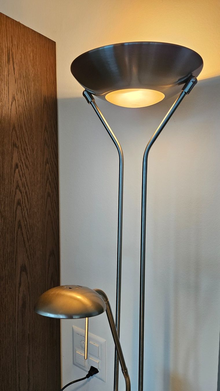 Lampes: Ständerlampe, Stehlampe – D'occasion à Jona par ASMARADO 1