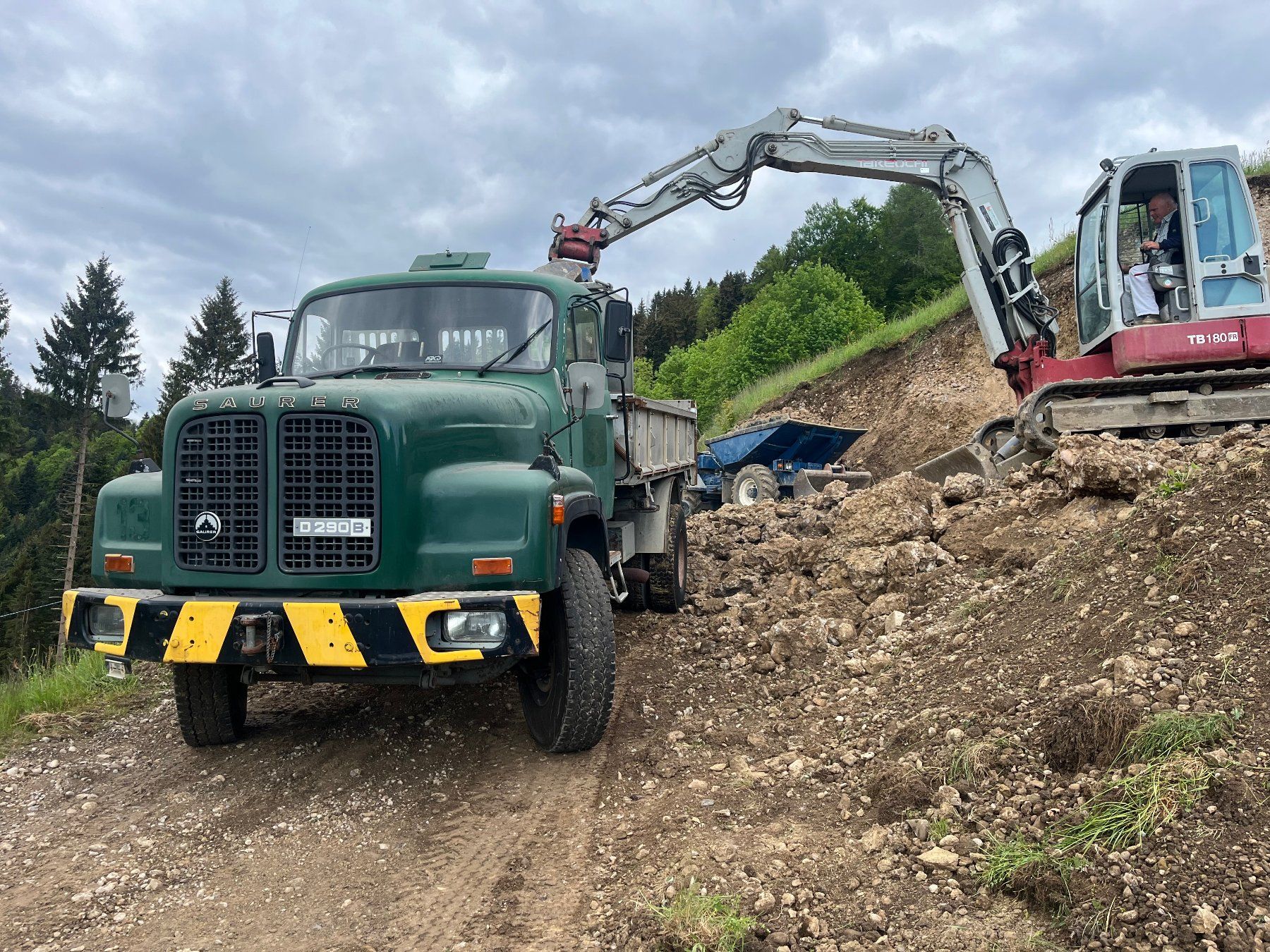 Saurer Camions: Saurer D290BN 4x2 Dreiseitenkipper – D'occasion à Niederbüren par mcbruehwiler 1