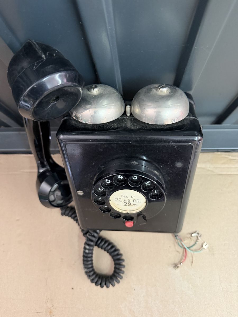 Téléphones: Altes Wählscheibentelefon schwarz mit Hörergabel – Défectueux à Kreuzlingen par Roller-Werkstatt 3