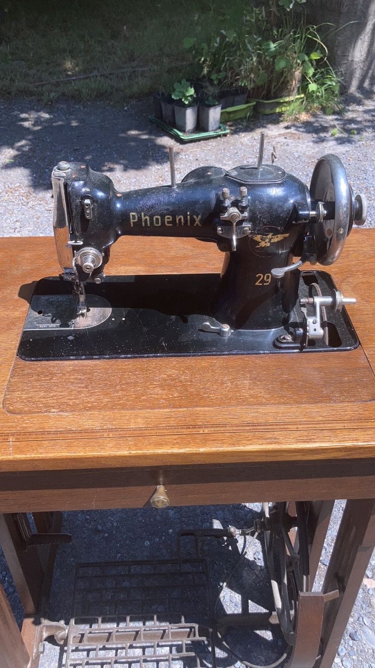 Phoenix Macchine da cucire: Nähmaschine antik - Phoenix 29 – Usato da Hinwil venduto da Antikfischer