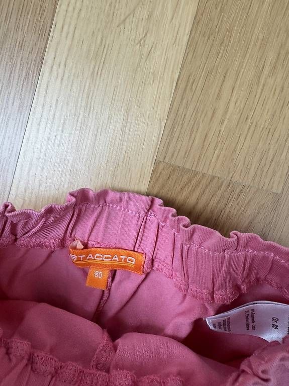Pantaloni: Kurze Hose Gr 12m / 80 – Usato da Zürich venduto da LovieDovie 1