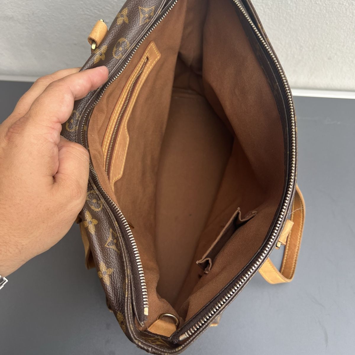 Louis Vuitton Taschen: Wunderschöne Louis Vuitton Tasche zu verkaufen  – Gebraucht aus Wil SG von Cristiano02062017 3