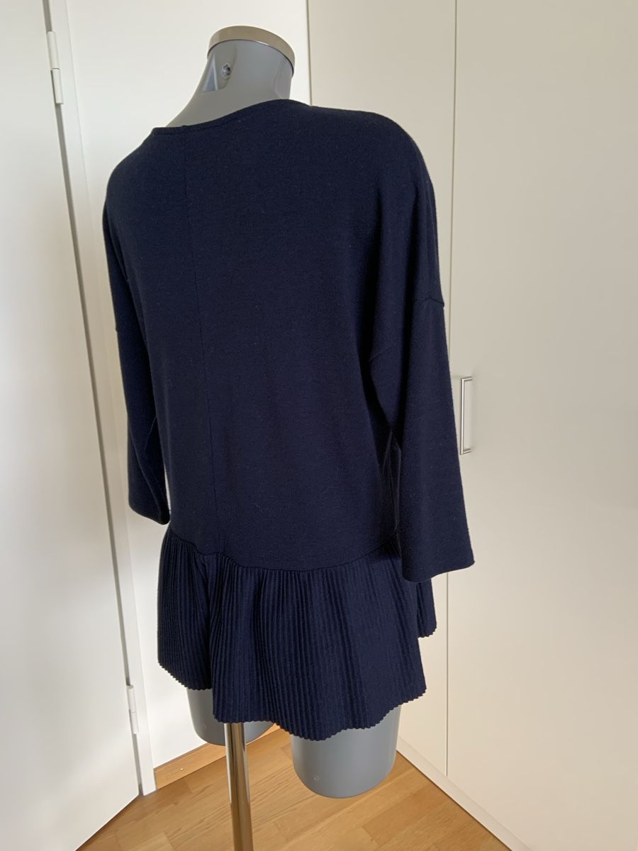 Opus Maglioni & Felpe: OPUS Pullover dunkelblau mit plissiertem Abschluss unten – Usato da Weggis venduto da Viva80 2