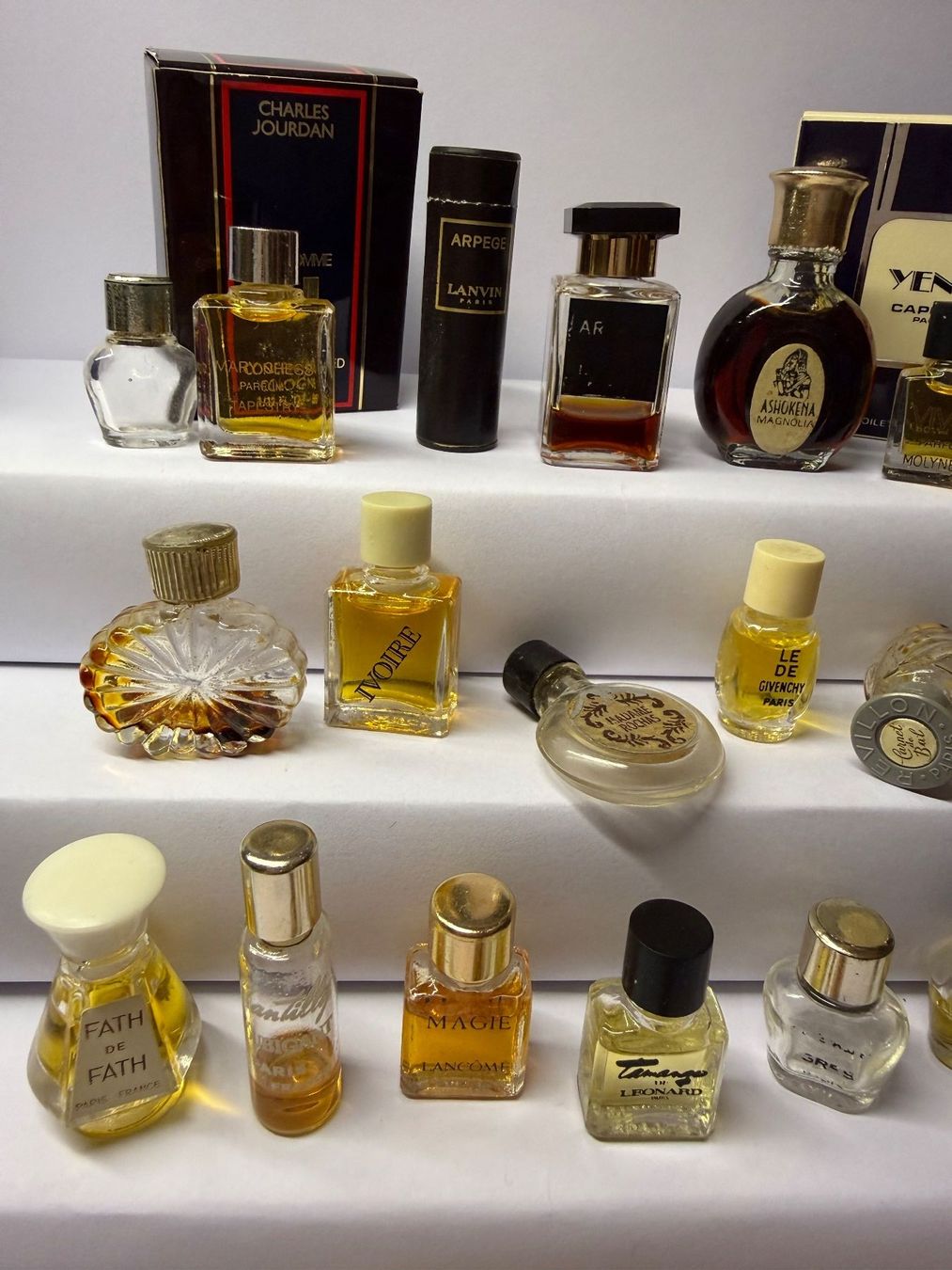 Profumi & Eau de Toilette: Uralte winzige Parfum Miniaturen – Usato da St. Gallen venduto da aracne 3