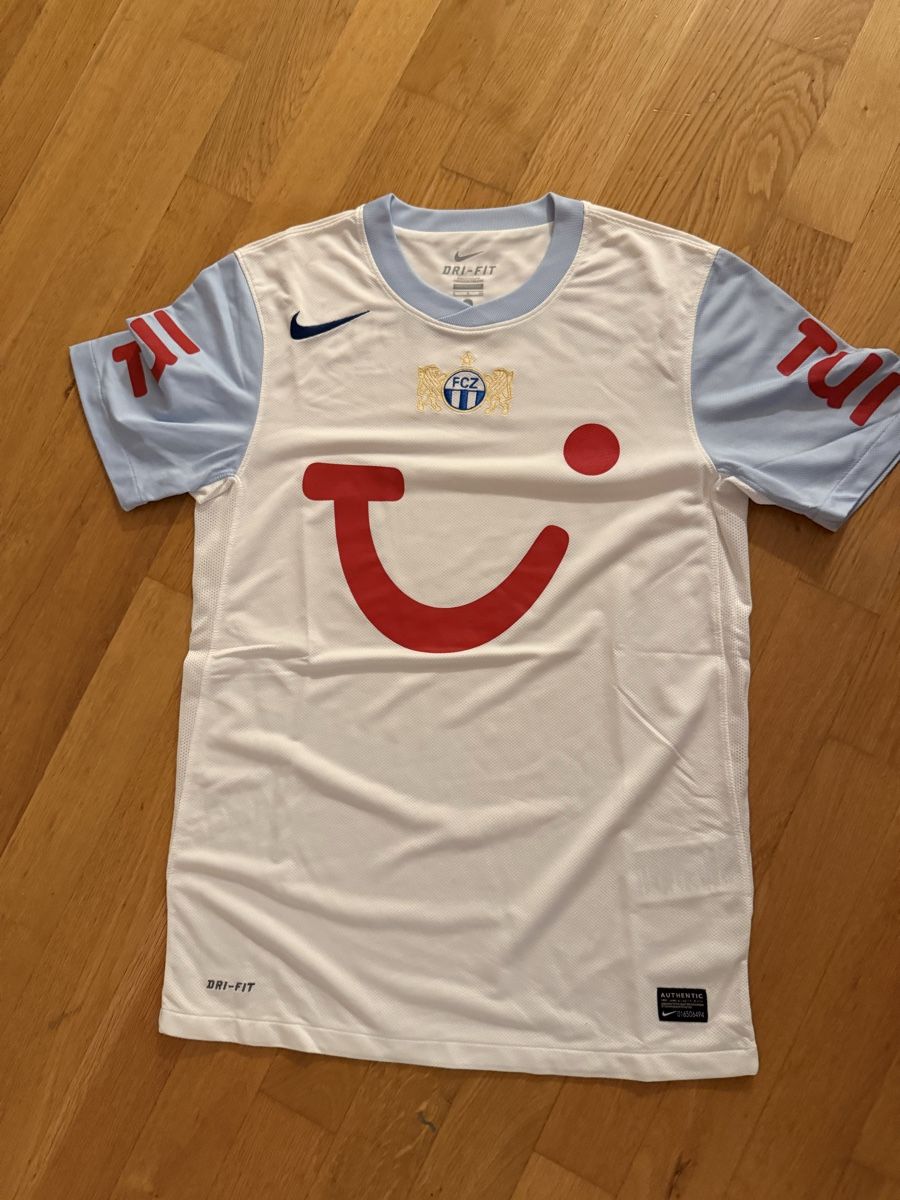 Nike Maillots de corps & Pantalons: FCZ Trikot Grösse S – D'occasion à Fehraltorf par Bowling_54