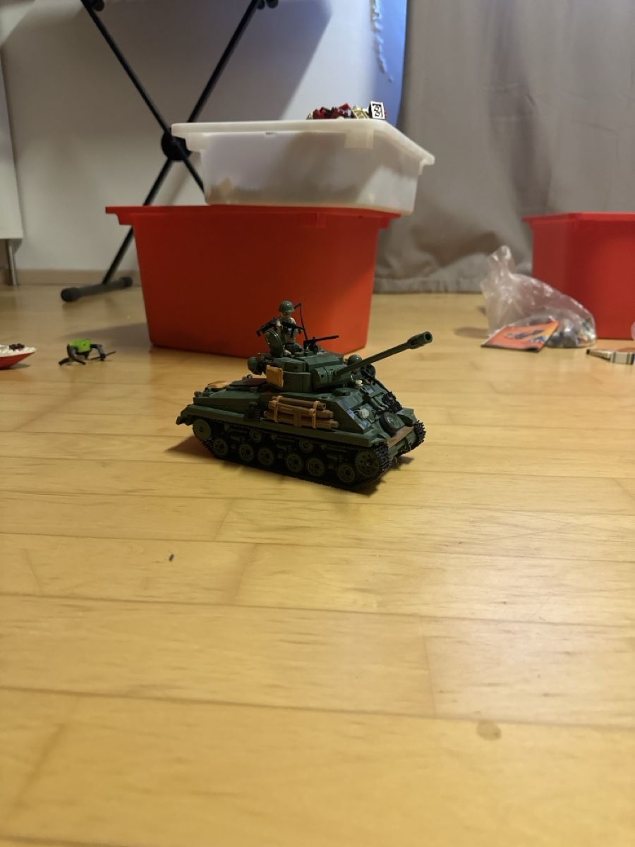 Cobi Modellbausätze & Standmodelle: Spielzeugpanzer "Sherman" gebraucht mit Figur – Gebraucht aus Wünnewil von rui_7tsg 1