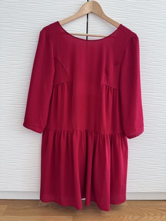 Robe courte rouge Bash, col en V dans le dos