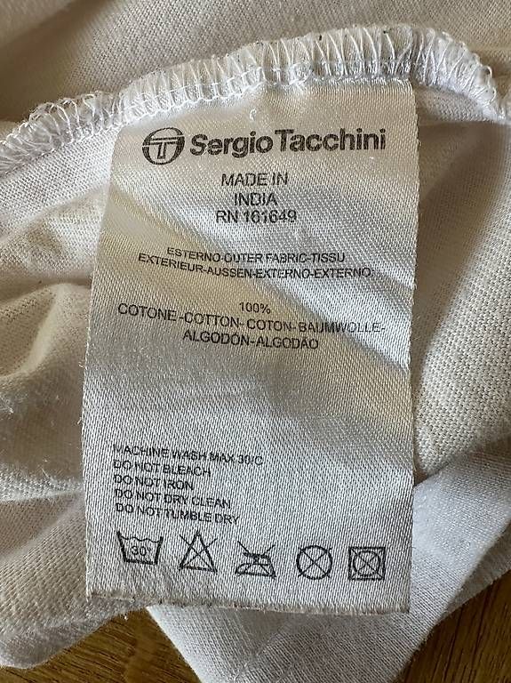T-shirt: Sergio Tacchini Shirt - L – Usato da Basel venduto da thmnn 3