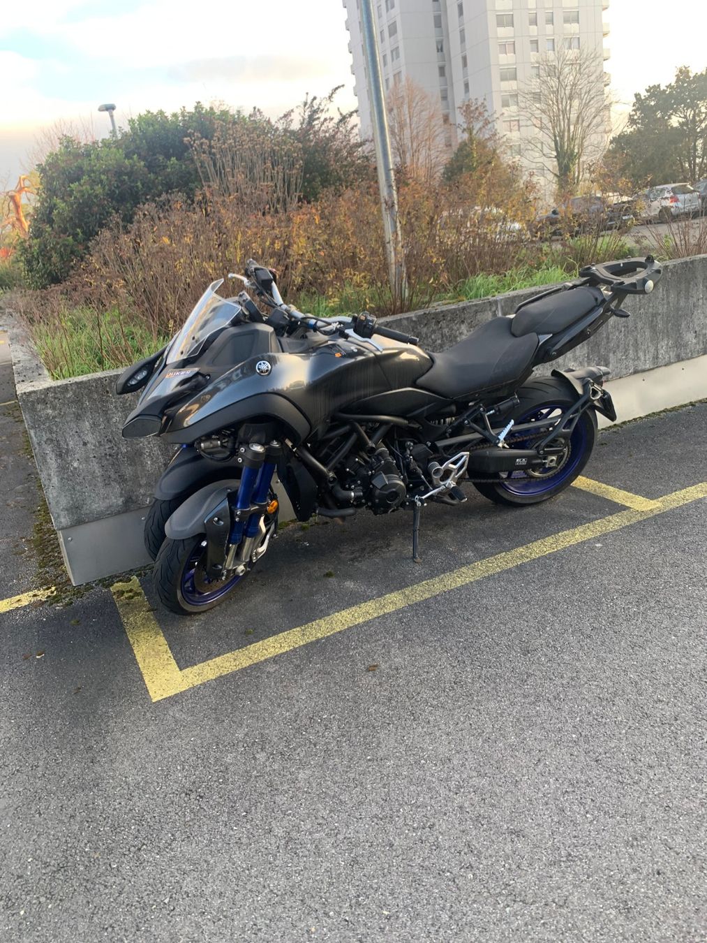 Yamaha Strada: Yamaha NIKEN MT-09 – Usato da Lausanne venduto da shi_kx5b 1