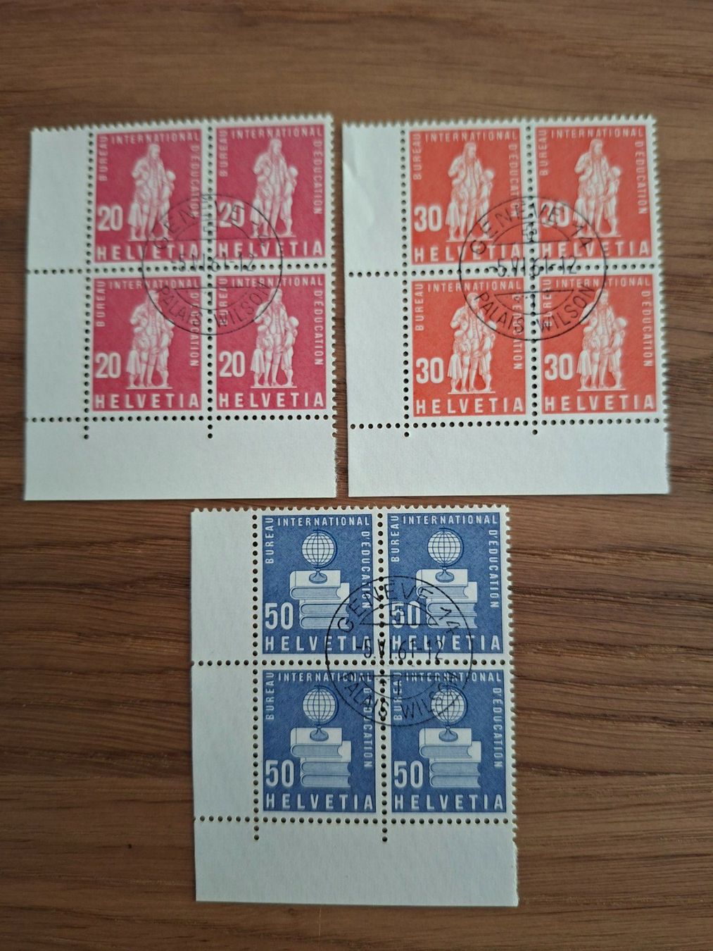 Tous les timbres: Dienstmarken 4er Blocks: BIE – Neuf (Voir description) à Hinterkappelen par 1399