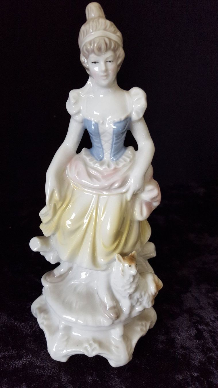 Figuren: 2 Porzellan - Figuren "GDR" – Gebraucht aus Reinach von 3Guggerli 5