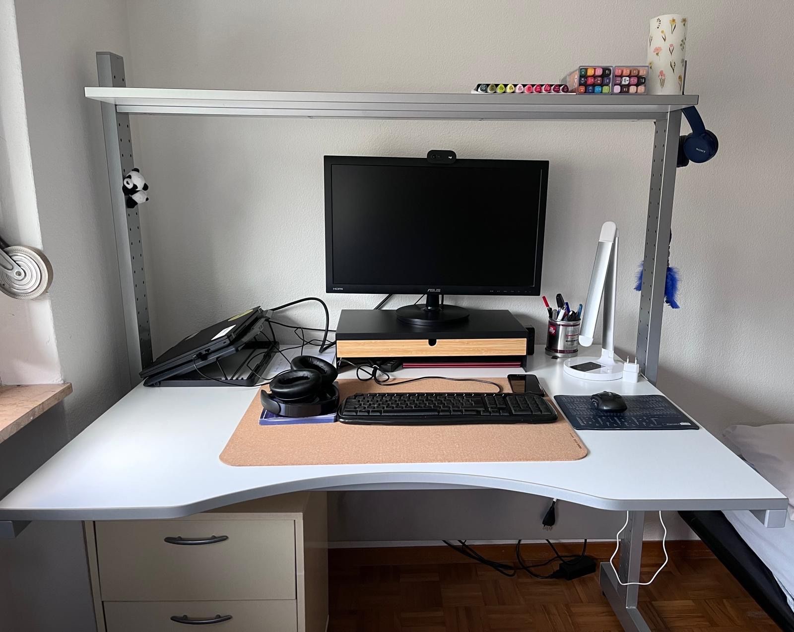 Bureaux: Desk with Shelf / Schreibtisch mit Ablage – D'occasion à Zürich par and_c8hb 1