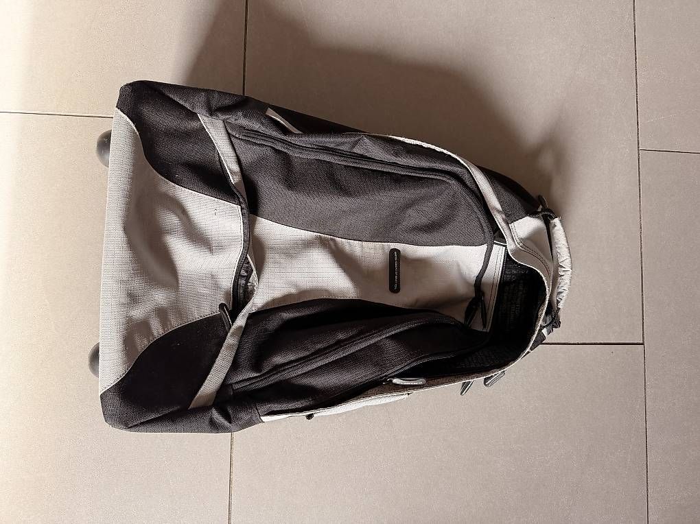 Zaini: Rucksack und Koffer mit Rollen in einem – Usato da Thayngen venduto da Auguro