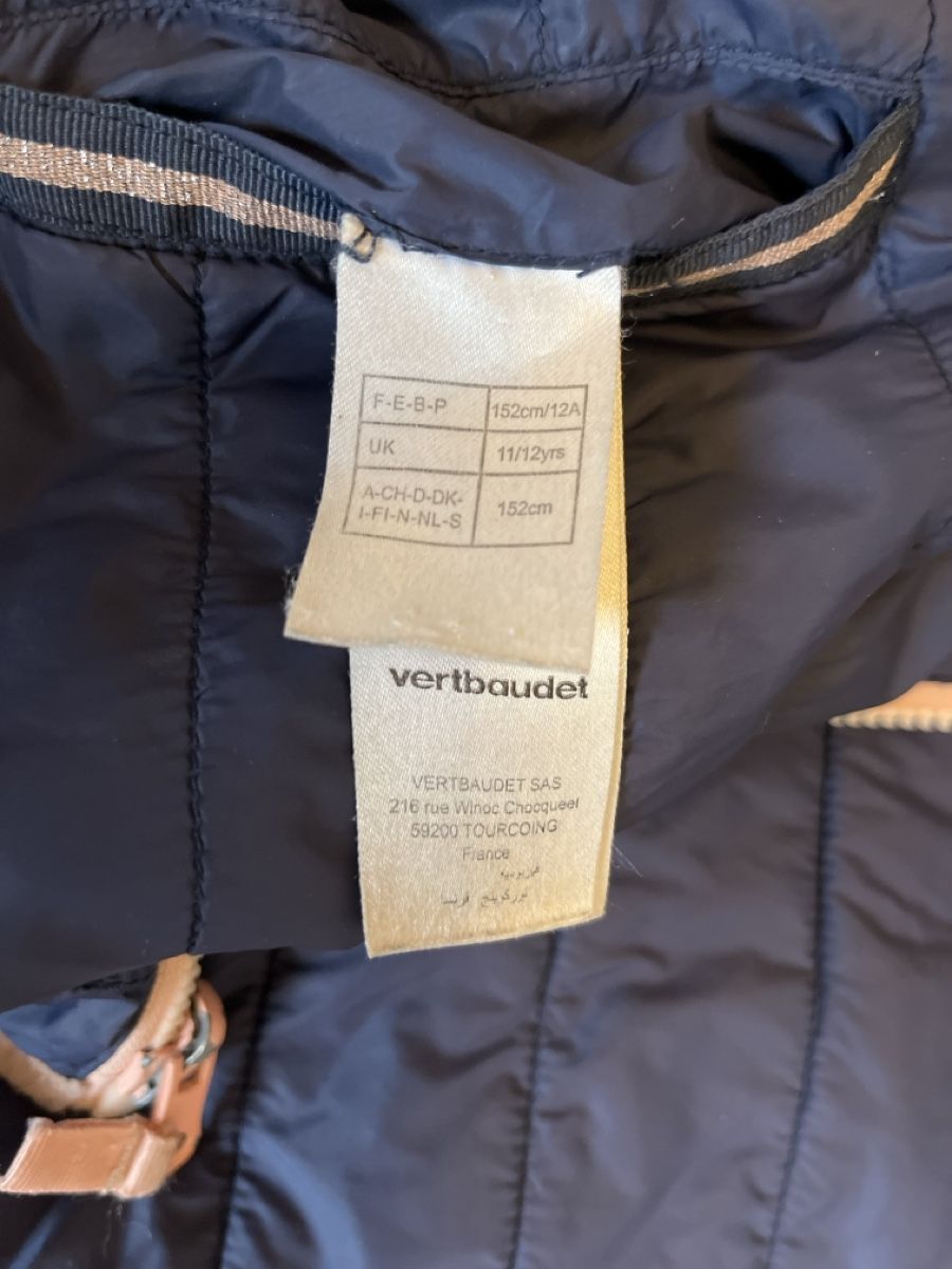 Vertbaudet Giacche & Cappotti: Vertbaudet Steppjacke dunkelblau mit Blumenmuster Grösse 152 – Usato da Gstaad venduto da sigrist3 2