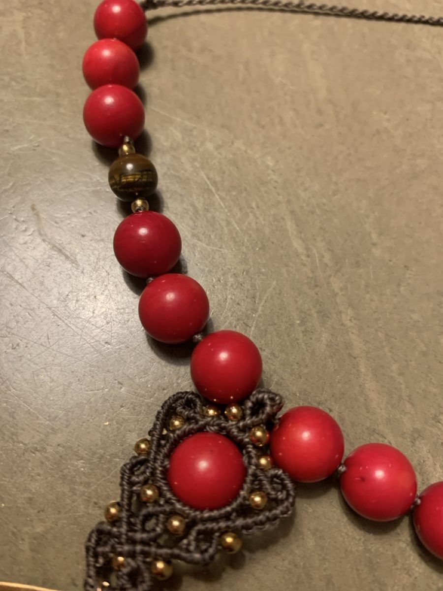Catenine: Collier micro macramé unique - corail bambou, oeil-de-tigre – Nuovo e nell'imballaggio originale da Versoix venduto da val_t6jc 2