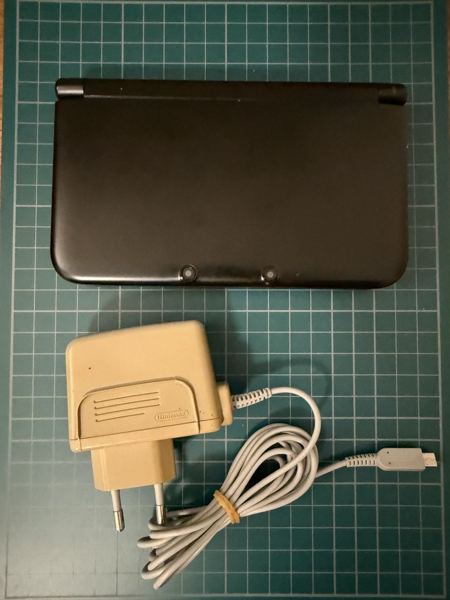 Nintendo Console: Nintendo 3DS XL inkl. Ladekabel – Usato da Dottikon venduto da bend