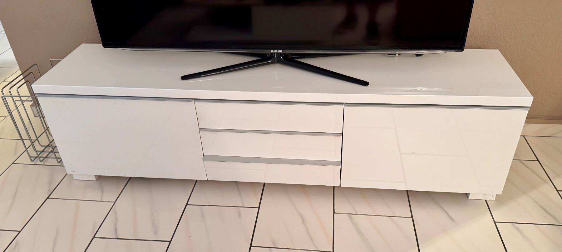 Ikea Meubles TV: TV-Möbel Ikea – D'occasion à Hüttikon par Danone2