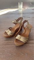 UGG Sandalen Keilabsatz goldfarben neuwertiger Zustand