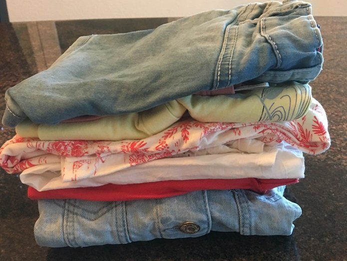Lotti & Set di vestiti: Kleiderpaket Mädchen (7x 98) – Usato da Grüningen venduto da tienda100