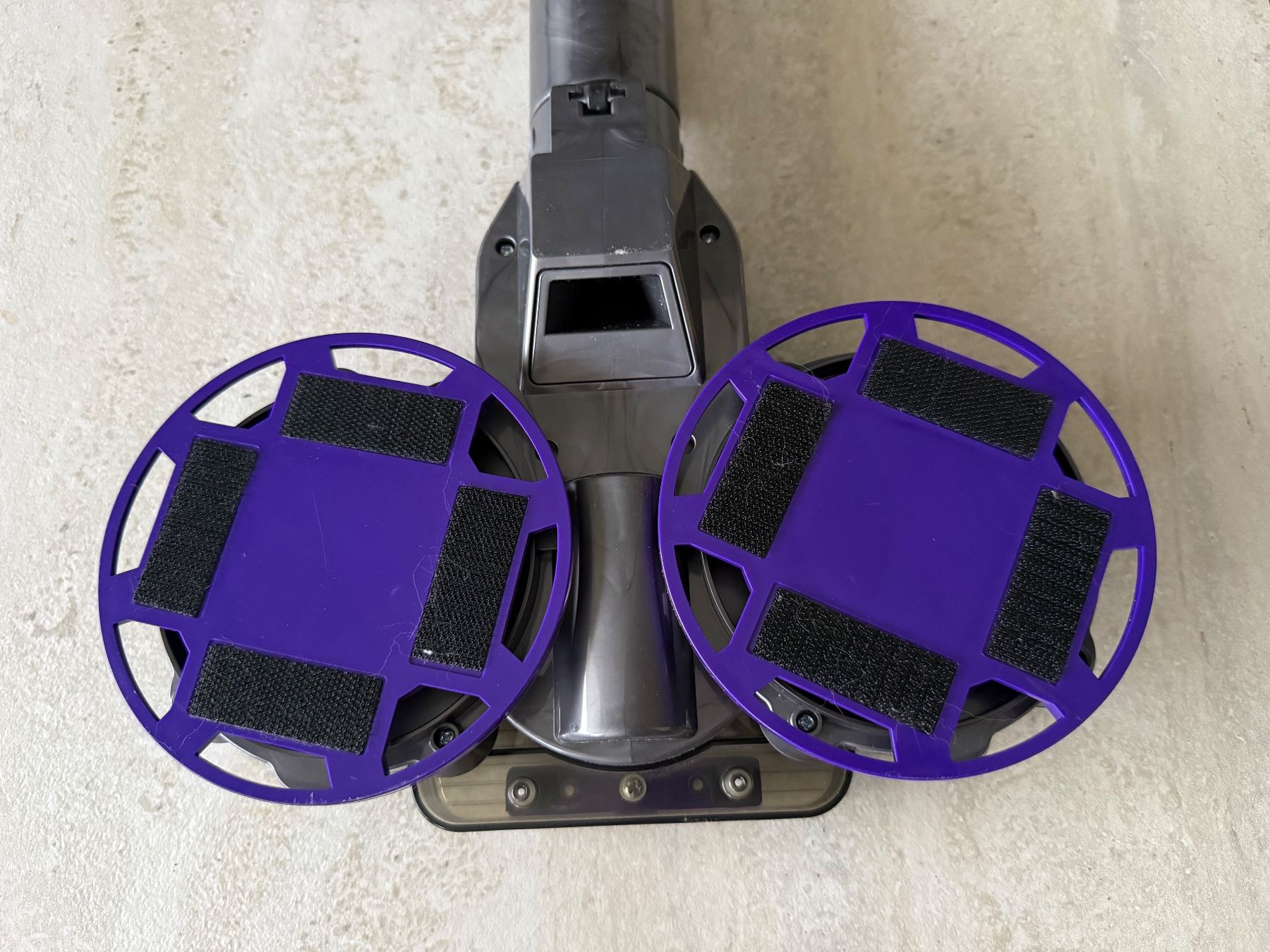 Wunderschne Wischaufsatz Dyson V11 Ebenbild