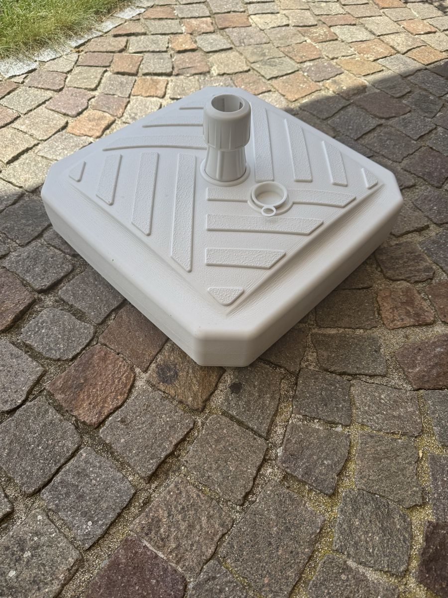 Altro: Sonnenschirmsockel – Nuovo (secondo la descrizione) da Niederrohrdorf venduto da najefa 1