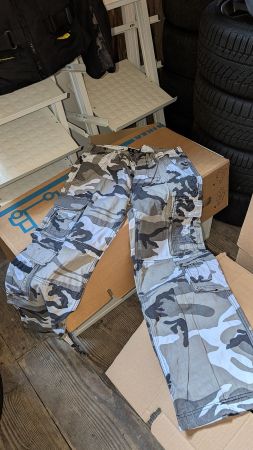 Hosen Brandit Camouflage und Badehosen
