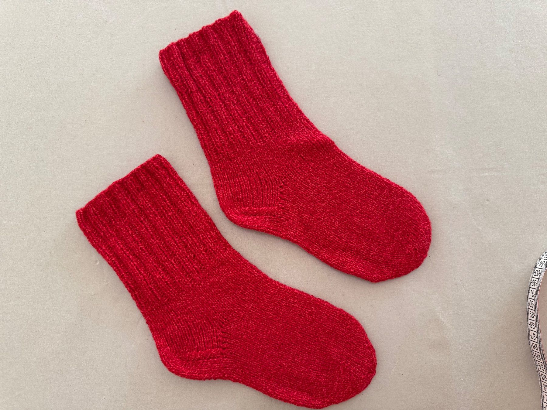 Calze: Handmade 100% cashmere Red Knitted Socks – Nuovo e nell'imballaggio originale da Lugano venduto da Luswre