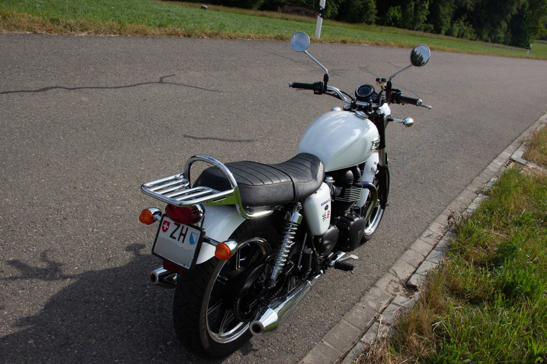 Triumph Strada: Triumph Bonneville weiss – Usato da Zürich venduto da Bear7 3