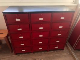 Rot & Schwarz Metal Möbel Schrank im Strafor Stil