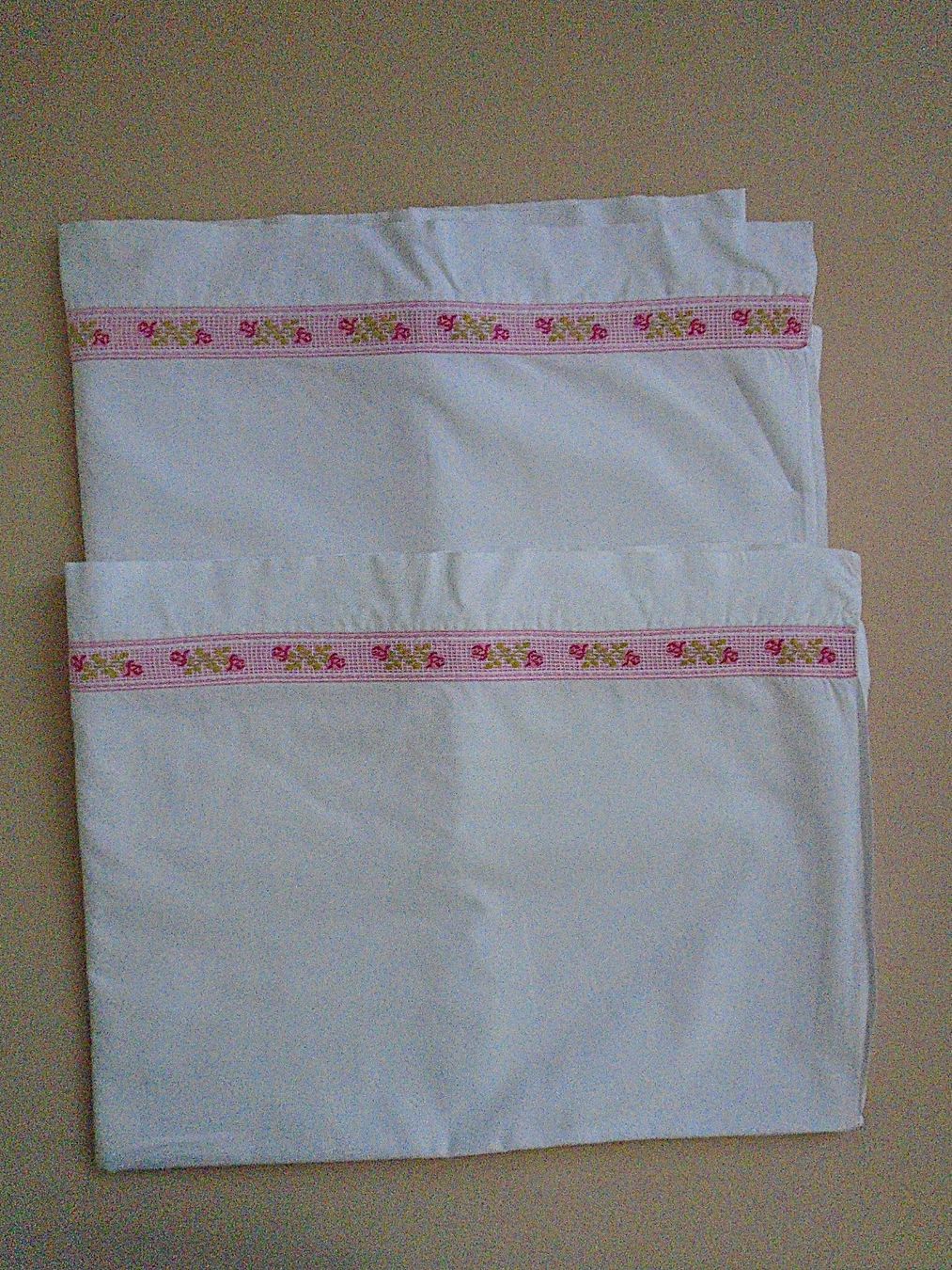 Biancheria da letto: 2 vintage LEINTÜCHER mit Blumen-Borte / Baumwolle – Usato da Pfeffingen venduto da Intertandem