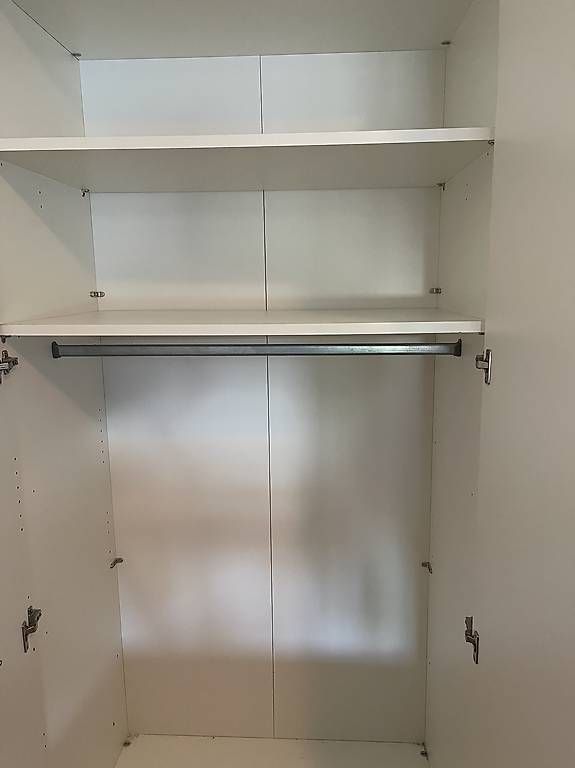 Schränke: Kleiderschrank – Gebraucht aus Bern von eng_8dt2 3