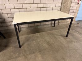 Schreibtisch Nr. 1