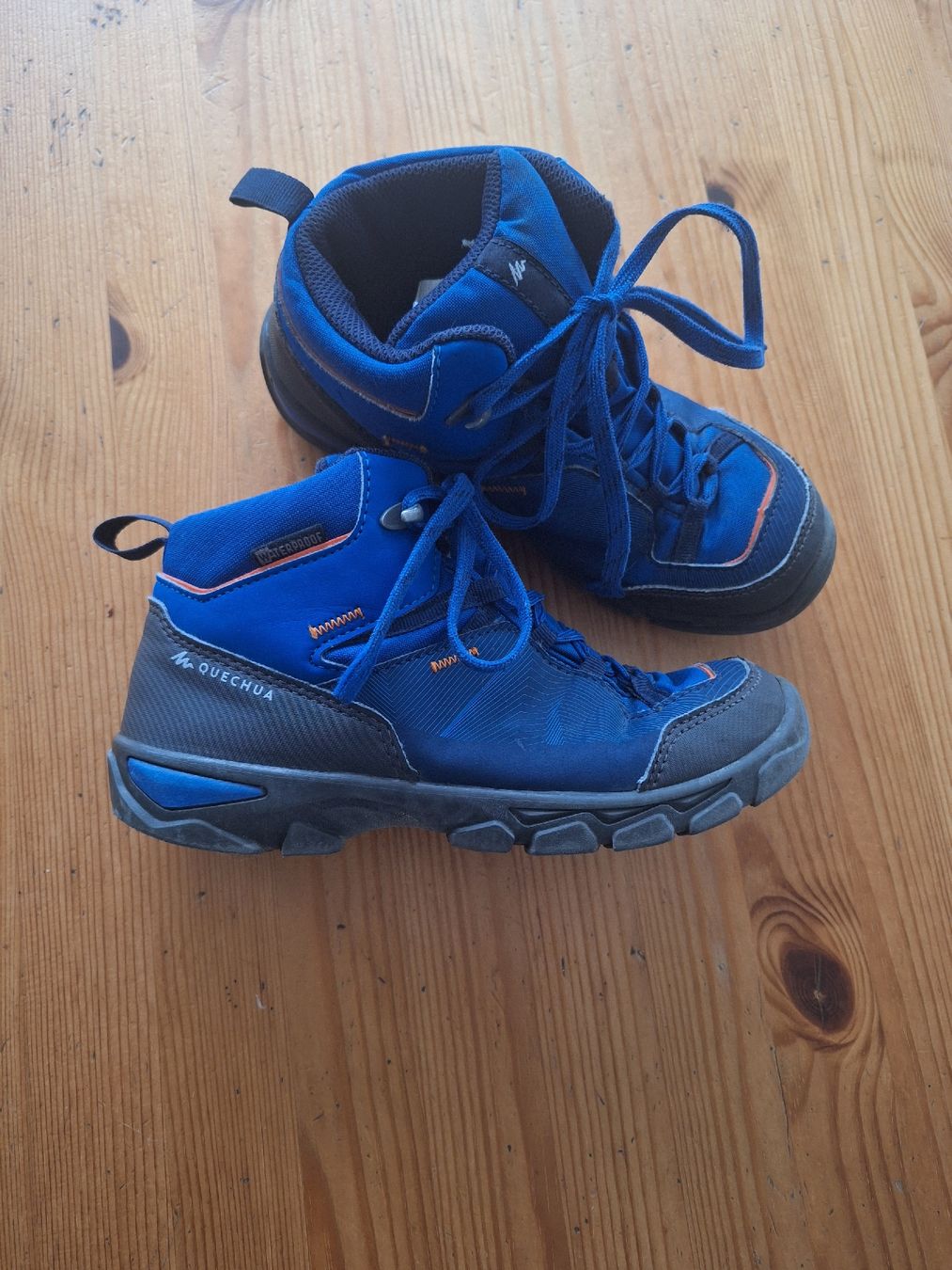 Decathlon Chaussures garçon: Wanderschuhe Grösse 35 – D'occasion à Aesch BL par ChezToKa 1