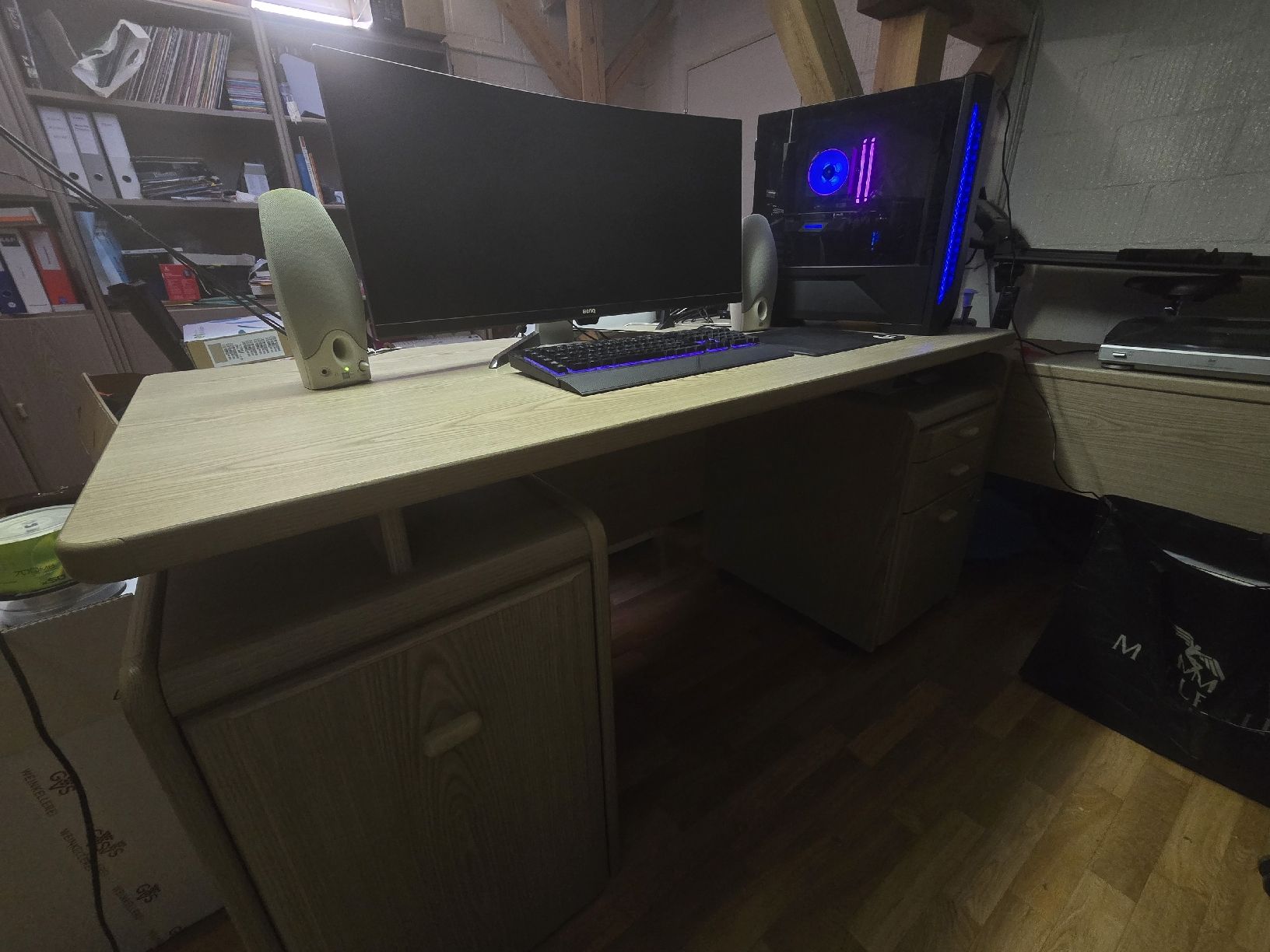 Scaffali: Grosses Büro mit viel Stauraum – Usato da Regensdorf venduto da Donaldduck0907 6