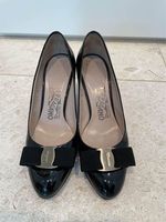 Salvatore Ferragamo pumps 35