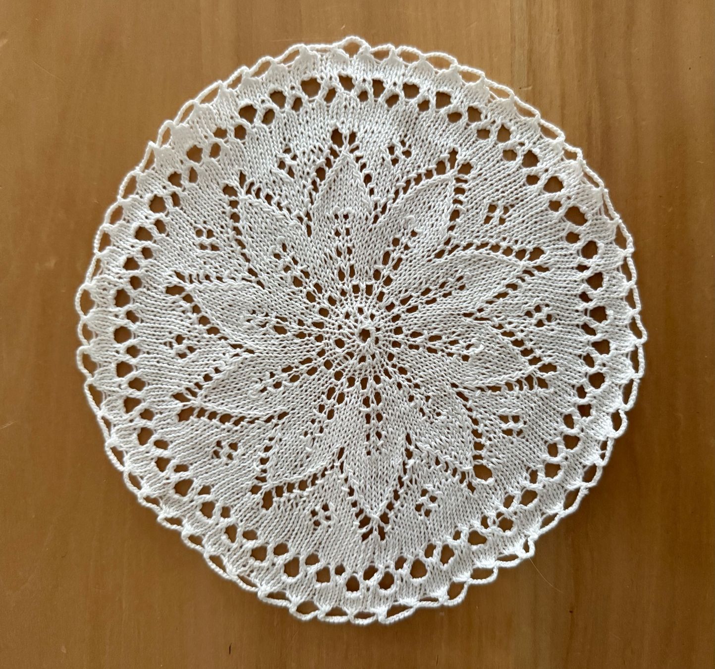 Sottobicchieri: Spitzendeckchen  handgestrickt  Untersetzer    Handarbeit – Usato da Subingen venduto da ArtBead
