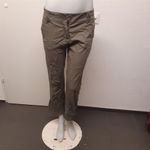 Olive Hose mit Details - Ideal für den Frühling!