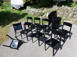 16 Stühle Holzstühle Beizenstühle Miro Horgenglarus / Tisch